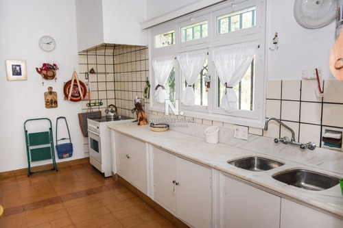 Casa En Punta Del Este , Cantegril- Ref: 3891