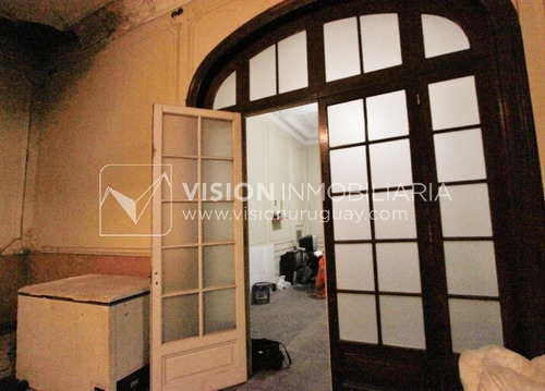 Imagen 24 de 30 de Edificio Palacio Amézaga, Oportunidad De Inversión, A Reciclar Para Sede Corporativa, Oficinas U Otro Destino, 1500 M2 En El Corazón De La Cd. Vieja.