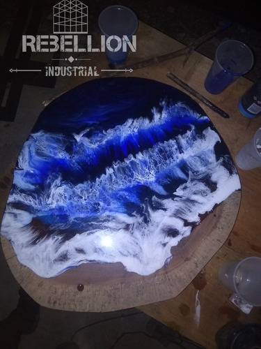 Mesa Auxiliar De Parota Con Resina Epoxi Estilo Ocean