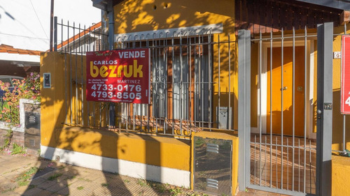 Imagen 2 de 20 de Muy Buena Casa En Esquina De 3 Amb - Martinez