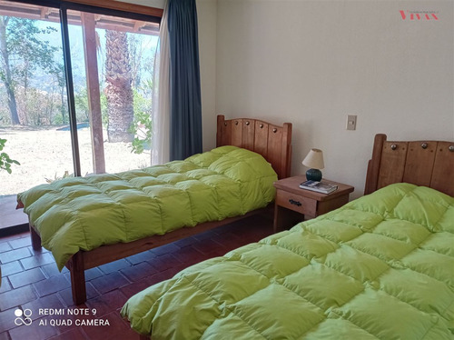 Casa En Venta De 6 Dorm. En Olmué