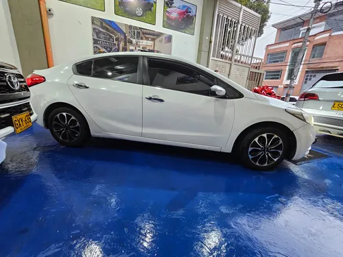 Kia Cerato Pro 1.6 Summa Triptonico Soonruf