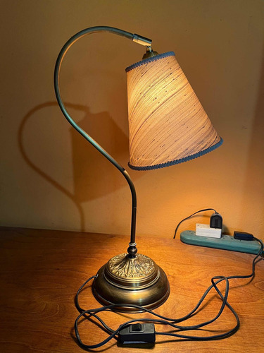 Lámpara De Escritorio De Bronce Con Pantalla Y Electrificada