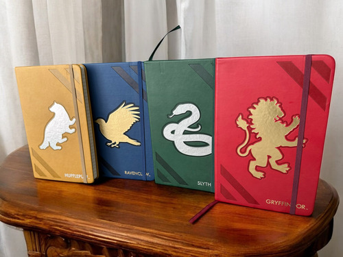 Libreta De Harry Potter Pasta Dura Rayadas 21x13cm 4 Piezas Color Rojo