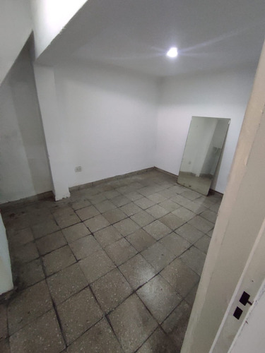 Imagen 5 de 13 de Casa Interna De Pasillo Dos Dormitorios