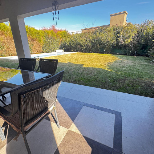 Casa En Venta En Barrio Cerrado Weston,moreno