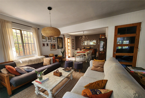 Casa Sólida Amplios Espacios, 3 Dorm.pasaje Juan Moya/ Ñuñoa