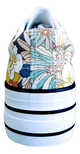 Imagen 4 de 7 de Zapatilla De Lona Mujer Con Plataforma 4 Cms Diseño Flores