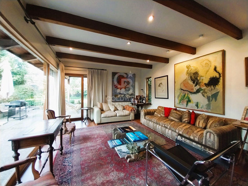 Casa 6 Dormitorios, Con Gran Terreno Y Buena Conectividad