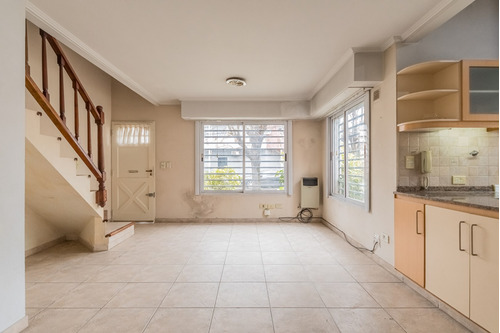 Imagen 10 de 30 de Venta De Casa Tipo Duplex De 3 Ambientes Con Cochera. En Banfield Este.