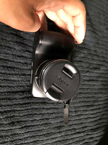 Câmera Digital Sony Com Defeito Para Utilizar Peças.