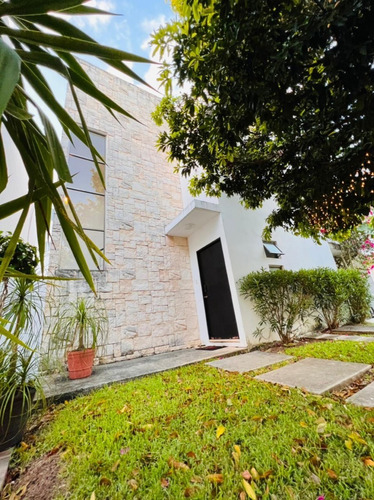 Casa Con Alberca En Venta Jade Residencial Con Alberca