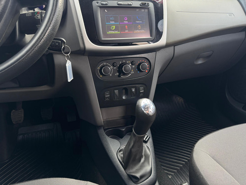 Renault Logan 1.0 16V
