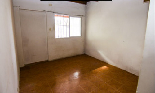 Imagen 4 de 17 de Casa 4 Ambientes Venta Hurlingham A Refaccionar