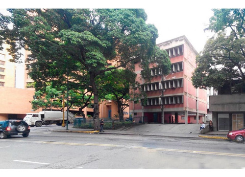 Venta De Edificio En El Rosal Con Espléndida Ubicación 734m2