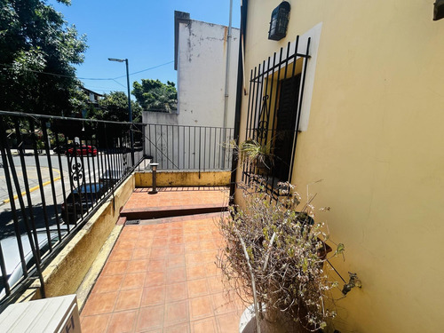 Gran Casa De 4 Ambientes Con Patio - Parrilla -balcón Terraza En Barrio Municipal Floresta