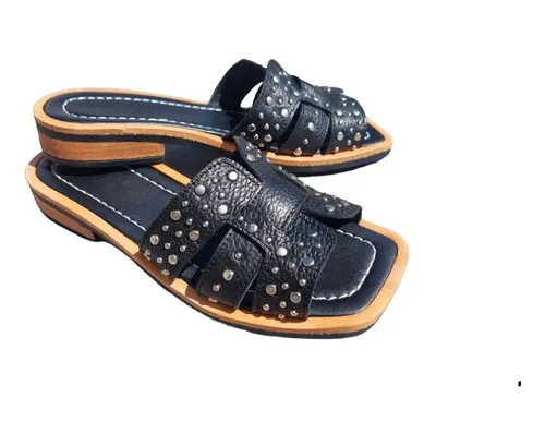 Chatitas con tachas sale