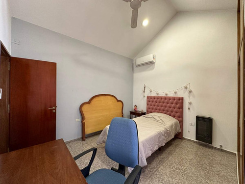 Casa En Venta En Arguello Una Planta
