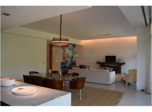 Apartamento En Brava, 3 Dormitorios *- Ref: 2566