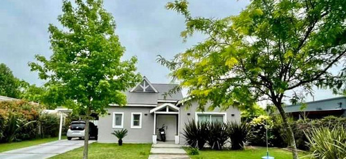 Casa En  Venta En B° Cerrado El Recodo, Escobar.