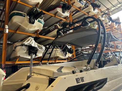 Custon 25 Lancha Cuddy Sportcruiser