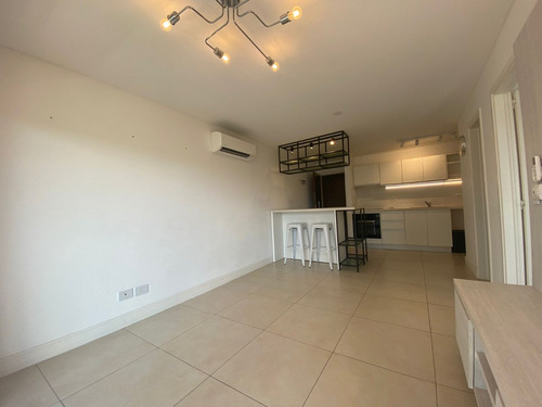 Departamento De Categoría En Venta - 2 Ambientes - Ituzaingó Centro