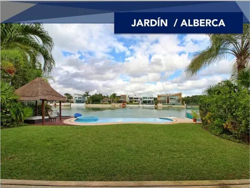 Casa En Venta En Colonia Lagos Del Sol, Benito Juárez, Quintana Roo