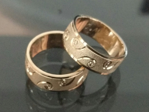 Juego de argollas y anillo con diamante oro amarillo 18k. ( Fabrijoyas)