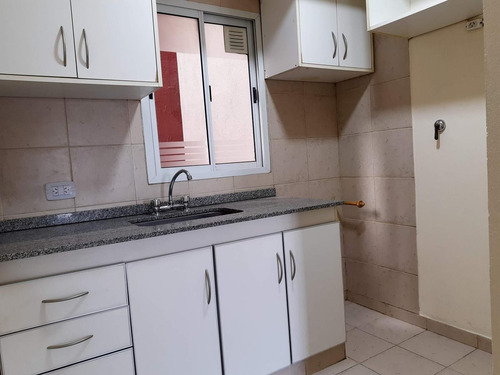 Imagen 22 de 24 de Un Dormitorio Con Doble Balcón