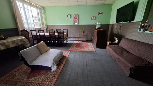 Se Vende Propiedad Con Sala De Ventas Y Galpón De 2 Pisos