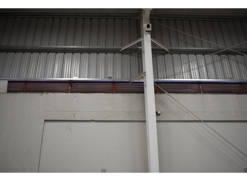 Arriendo Bodega 396 M2 + 72 M2 De Oficina, Sector Aeropuerto