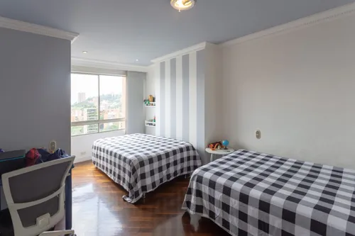 Apartamento En Venta En El Tesoro. Cod V15499