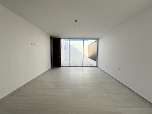 Casa En Venta Merida, En Privada, Con 562 Mt De Construccion