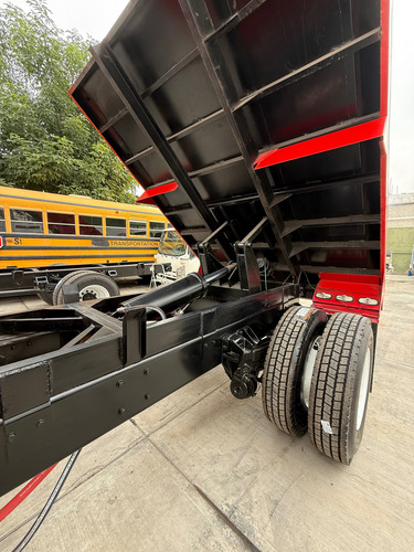 Camión Volteo 7 M3 Kenworth T300.