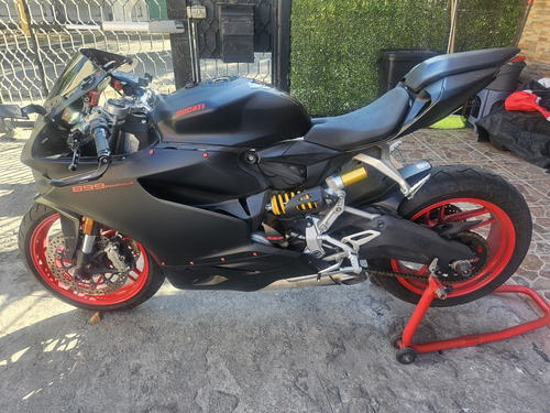 Ducati Panigale 899 V2