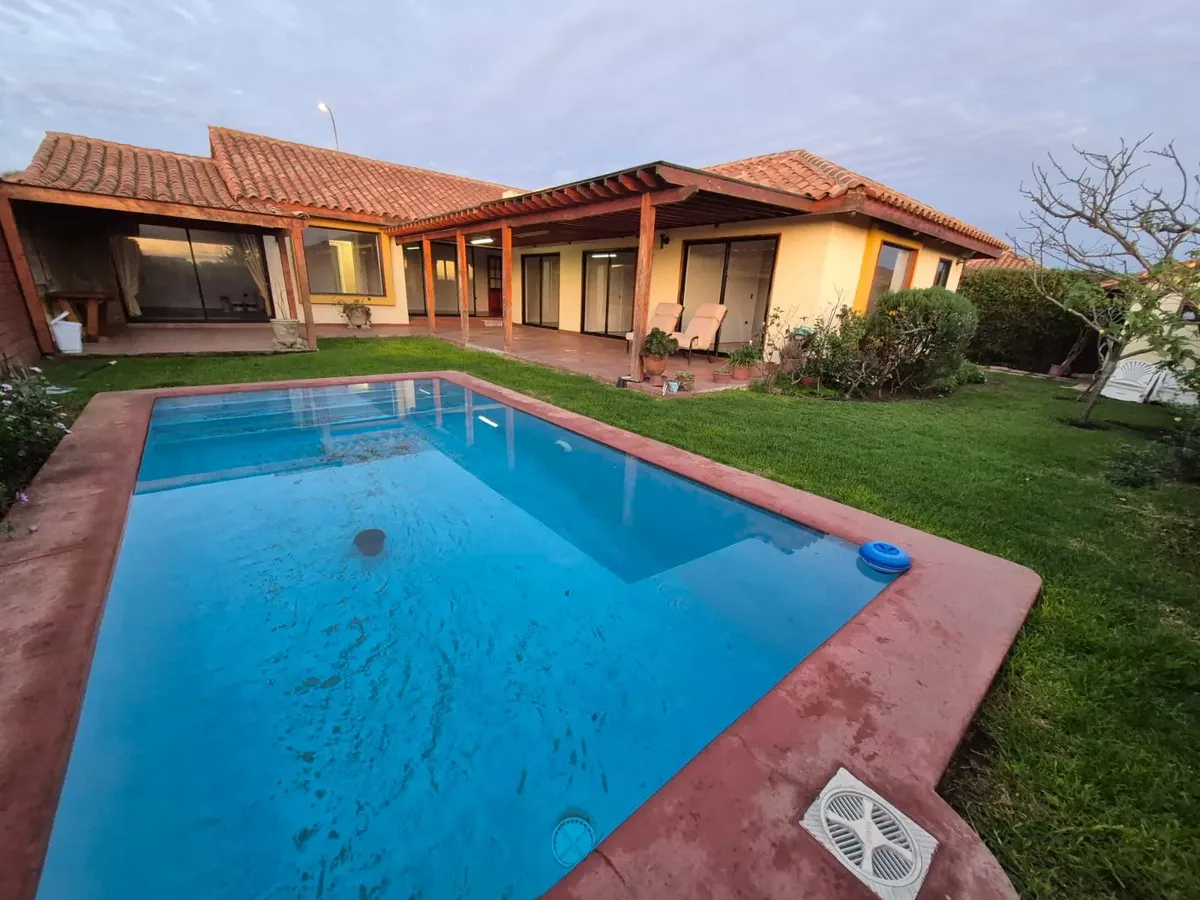 Imagen 1 de 30 de Comoda Y Acogedora Casa En Arriendo En Condominio Mantagua