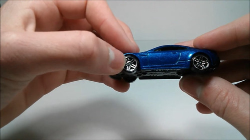 Hot Wheels Aston Martin Dbs Original 2013 Nuevohw 1/64