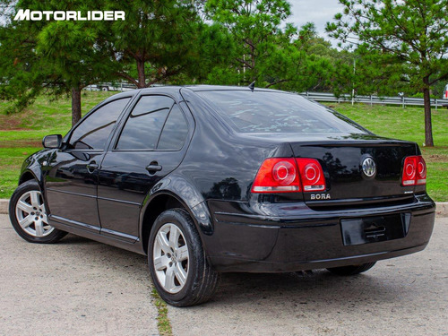 Imagen 3 de 25 de Volkswagen Bora 2.0 Trendline Ex. Full | Permuta / Financia