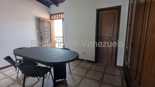 En Venta. Elegante Y Confortable Casa De Dos Niveles, Los Naranjos Del Cafetal
