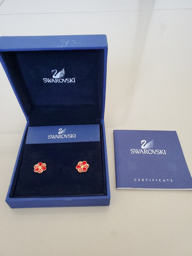 Aretes Swarovski En Forma De Flor, Color Rojo Con Dorado.