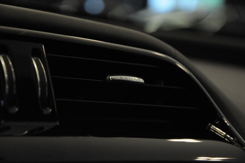 Imagem 8 de 15 de Jaguar Xe - 2.0 16v Si4 Turbo Gasolina R-sport