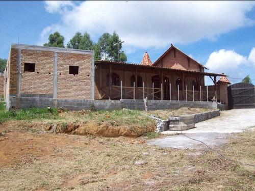 Sítio 3 Hectares Com Nascente, 2 Casas E 3 Chalés