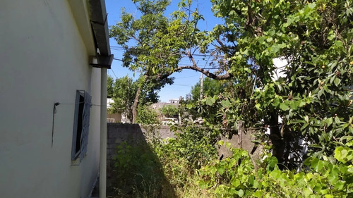 Dueño Alquila Casa Semiamoblada En Ciudad De Durazno Con Amplio Terreno