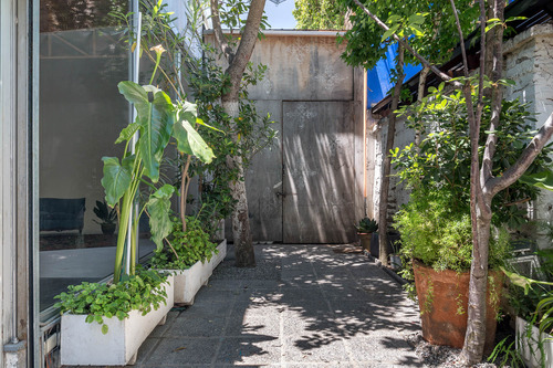 Casona Clásica Remodelada Con Amplio Estudio Y Espacios