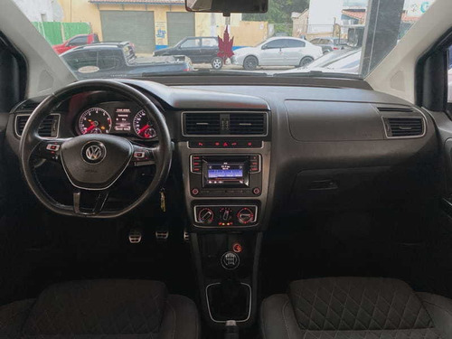 Imagem 6 de 13 de Volkswagen Crossfox 1.6 16v 2015