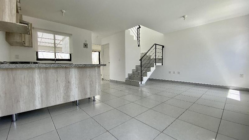 Imagen 5 de 21 de Apártala Antes De Que Te La Ganen! Casa En Renta En Zakia