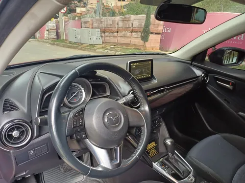 Mazda 2 Turing automatico