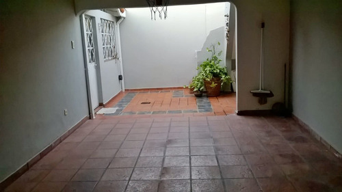Chalet En Venta Temperley 2 Dormitorios Garage Permuta Caba