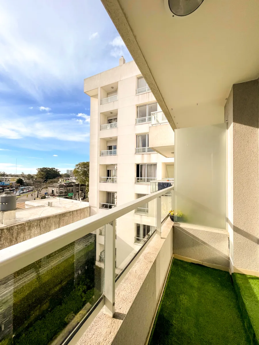 Apartamento En Alquiler, 1 Dormitorio, Tres Cruces, Garage · Foto 2