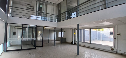 Excelente Local Comercial 654 M2 En Privilegiada Esquina